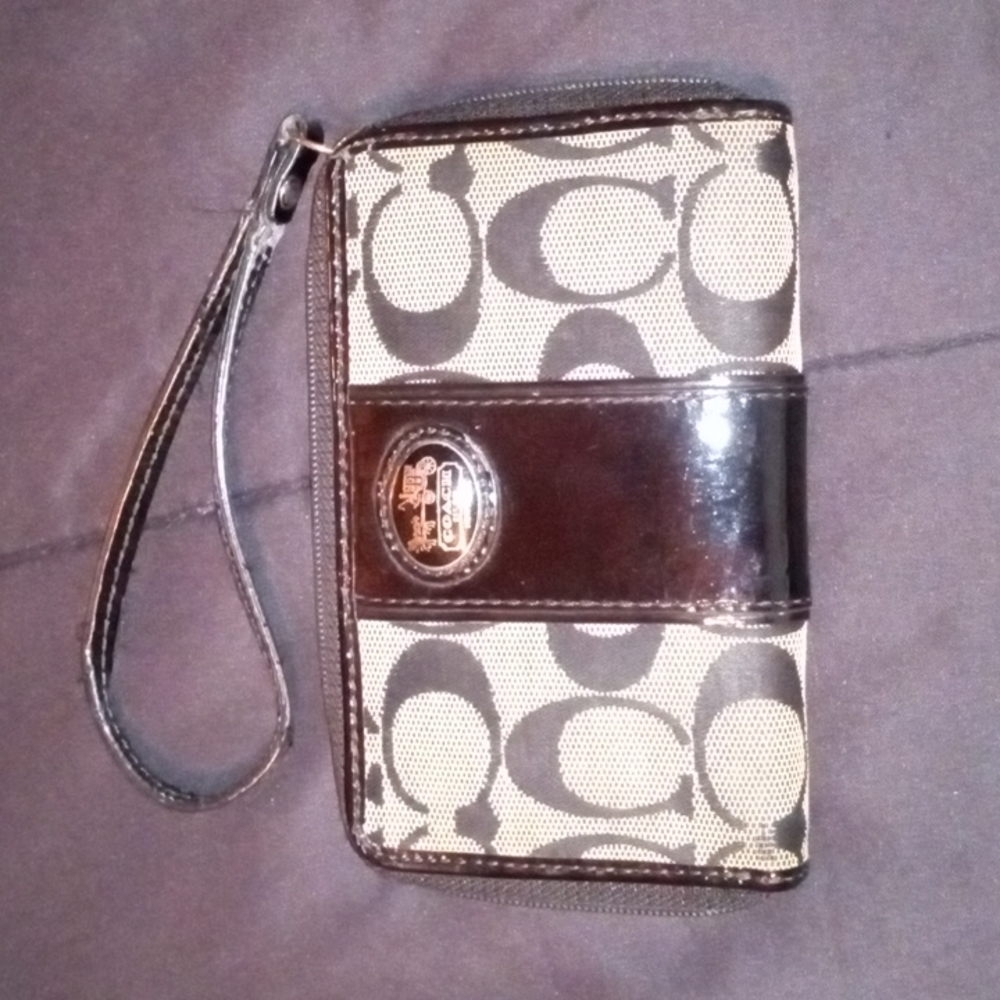 COACH Legacy Grey Jacquard w/Black Leather Striped Signature Zippy Wristlet